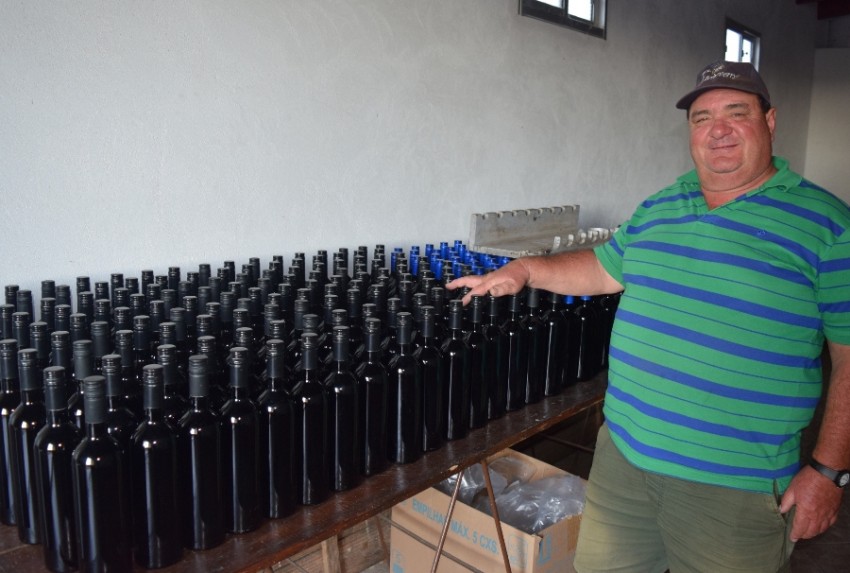 sergio-etcheverry-y-botellasweb.jpg