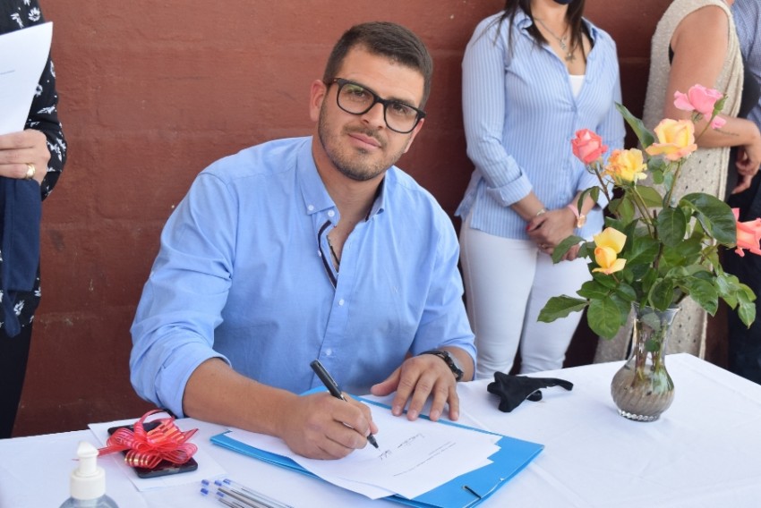 alcalde-progreso-9-claudio-firma-2web.jpg