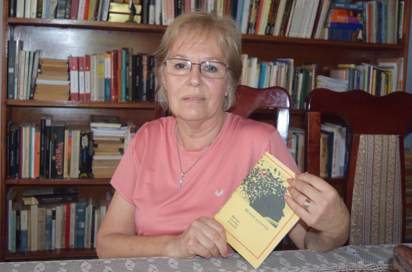 mariba-carriba-con-libroweb.jpg